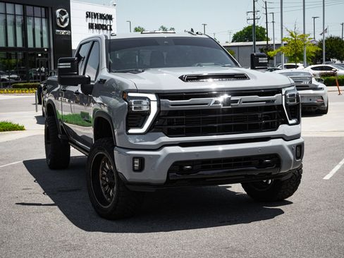 Used 2024 Chevrolet Silverado 2500 LTZ w/ LTZ Plus Package AWD/4WD image 2