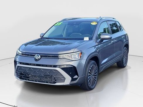 Certified 2025 Volkswagen Taos SE FWD image 27