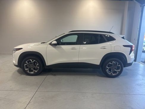 Used 2024 Chevrolet Trax LT image 10