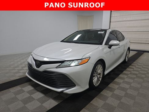 Used 2020 Toyota Camry XLE image 1