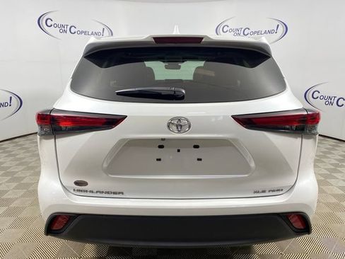 Certified 2024 Toyota Highlander XLE AWD/4WD image 5