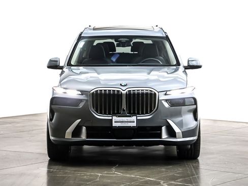 Used 2024 BMW X7 xDrive40i w/ Premium Package image 4