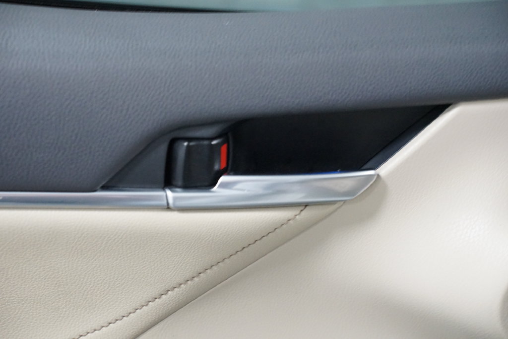 Certified 2018 Toyota Camry XLE FWD image 32