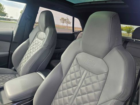 Used 2023 Audi SQ8 Prestige AWD/4WD image 24