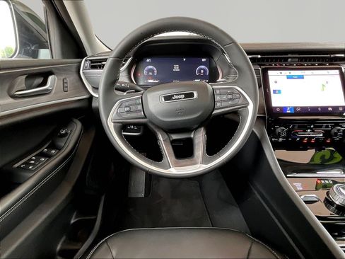 Used 2023 Jeep Grand Cherokee Limited AWD/4WD image 8