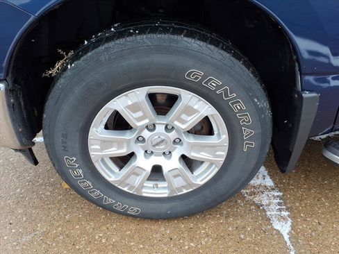 Used 2017 Nissan Titan XD image 29