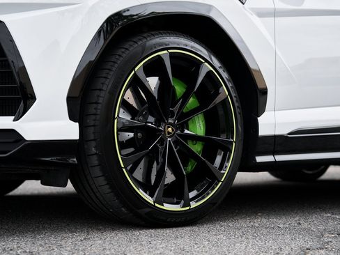 Used 2022 Lamborghini Urus image 10