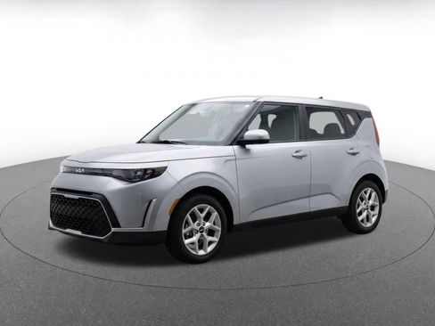 Used 2025 Kia Soul LX w/ LX Technology Package FWD image 3