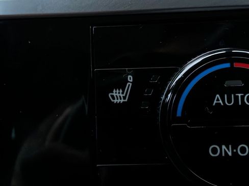 Used 2025 Nissan Pathfinder SV FWD image 29