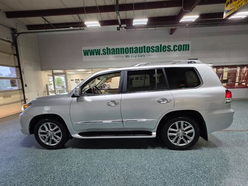 Used 2013 Lexus LX 570 4WD w/ Luxury Pkg w/Pre-crash image 11