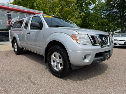 Used 2013 Nissan Frontier SV w/ SV Value Truck Pkg AWD/4WD image 2