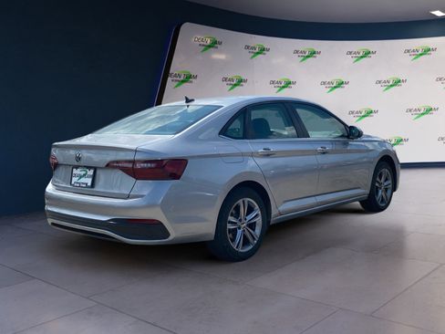 Used 2022 Volkswagen Jetta SE FWD image 4