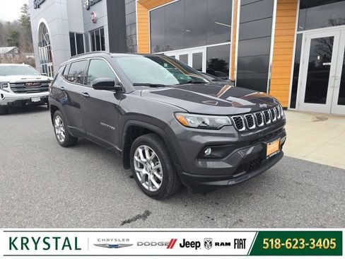Certified 2024 Jeep Compass Latitude w/ Sun and Sound Group AWD/4WD image 1