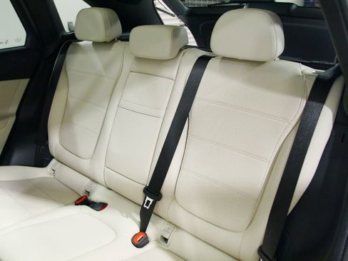 Certified 2025 Mercedes-Benz GLC 300 4MATIC image 30