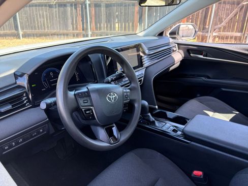 Used 2025 Toyota Camry LE FWD image 33