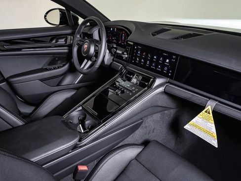 New 2025 Porsche Panamera 4 image 14