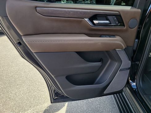 Used 2025 GMC Yukon Denali Ultimate image 12