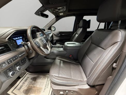 Used 2021 GMC Yukon Denali w/ Denali Premium Package image 9