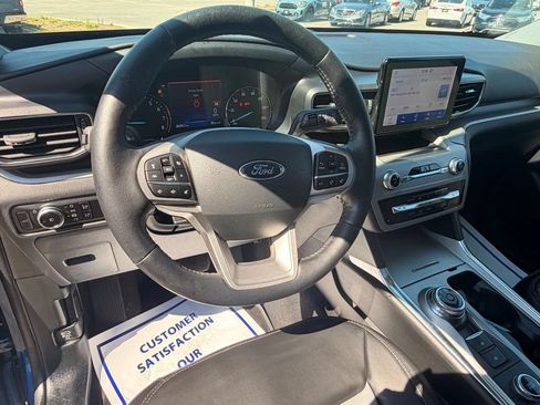 Used 2023 Ford Explorer XLT w/ Equipment Group 202A AWD/4WD image 18
