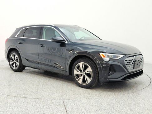 Used 2024 Audi Q8 e-tron Premium Plus AWD/4WD image 3