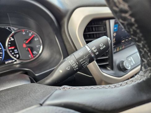 Used 2023 GMC Acadia Denali image 15