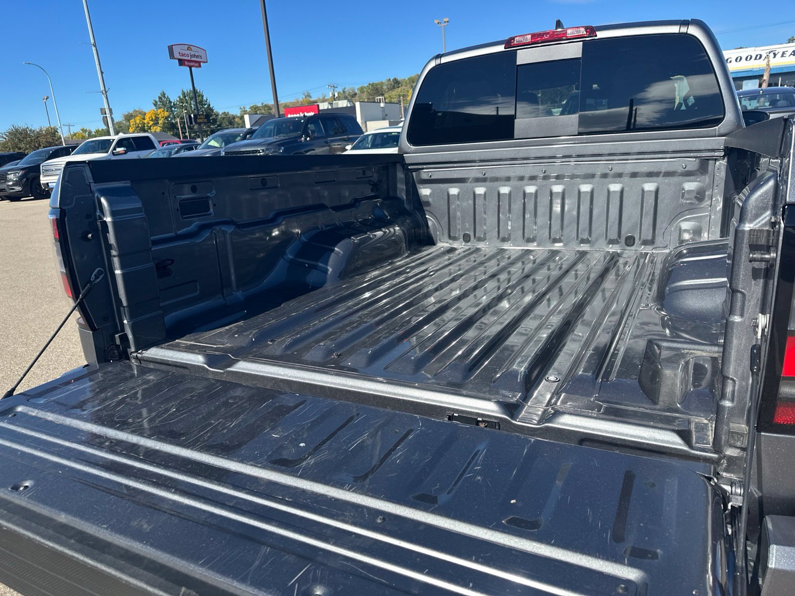 Used 2025 Nissan Frontier PRO-4X AWD/4WD image 25