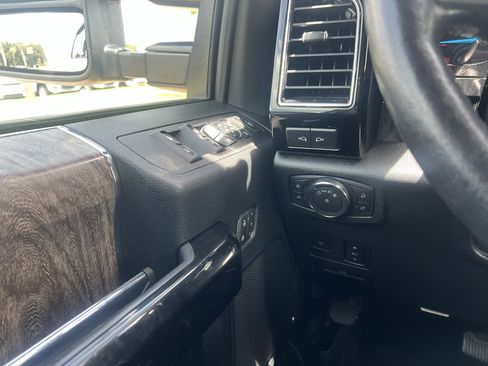 Used 2019 Ford F250 Lariat w/ Lariat Ultimate Package AWD/4WD image 22