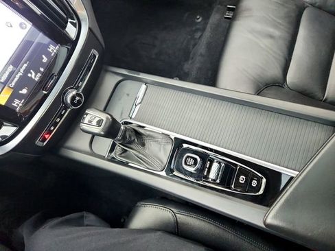 Used 2019 Volvo S60 T6 Momentum w/ Multimedia Package image 22