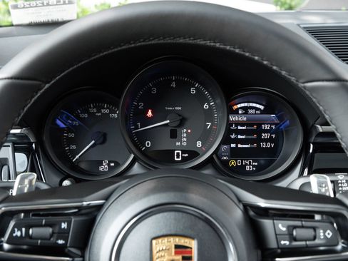 Certified 2026 Porsche Macan AWD/4WD image 14