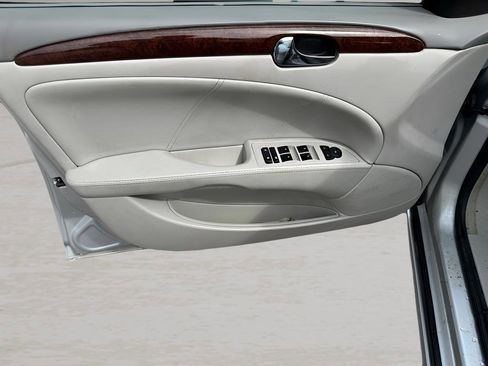 Used 2011 Buick Lucerne CX FWD image 16