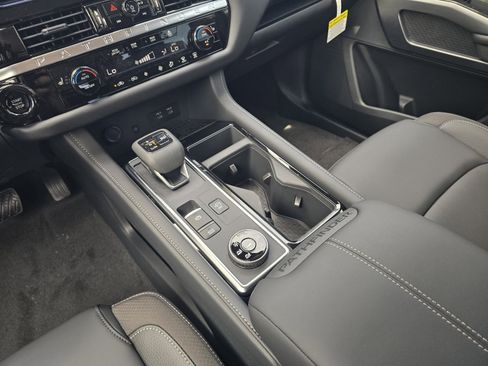 New 2026 Nissan Pathfinder SL AWD/4WD image 17