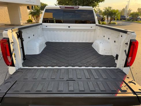 Used 2019 GMC Sierra 1500 SLT w/ SLT Premium Package image 17