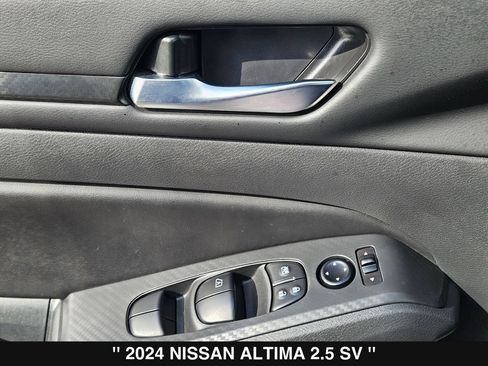Used 2024 Nissan Altima 2.5 SV FWD image 15
