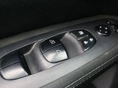Used 2017 Nissan Pathfinder SV AWD/4WD image 21