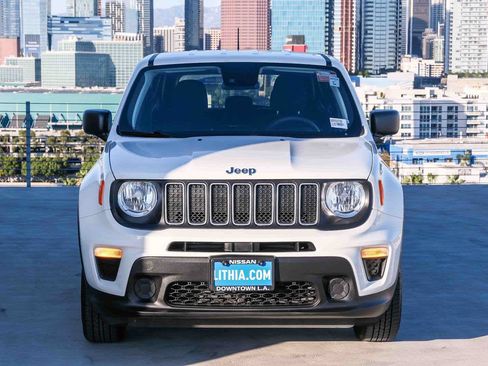 Used 2023 Jeep Renegade Latitude AWD/4WD image 2