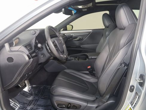 Used 2024 Lexus ES 300h F Sport image 12