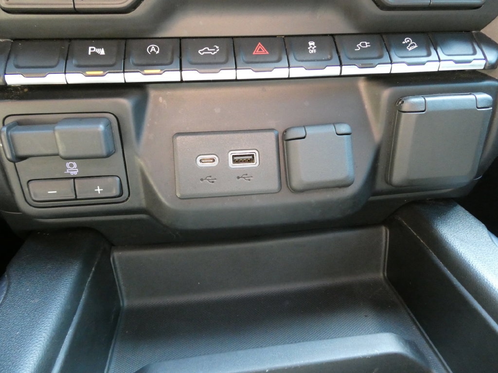 Used 2019 Chevrolet Silverado 1500 LT Trail Boss AWD/4WD image 29