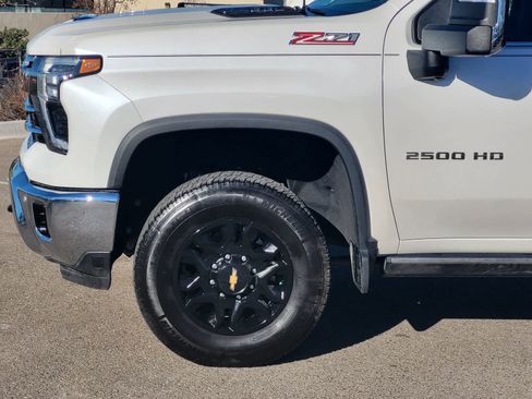 Used 2024 Chevrolet Silverado 2500 LTZ w/ LTZ Convenience Package image 9