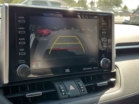 Used 2020 Toyota RAV4 Limited image 27