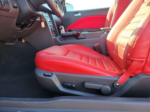 Used 2005 Ford Mustang Coupe image 16