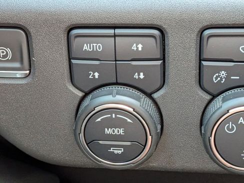 Used 2022 Chevrolet Silverado 1500 LT w/ Z71 Off-Road Package image 26