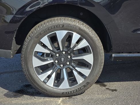 Used 2025 Ford Expedition Platinum w/ Driver's Package AWD/4WD image 53