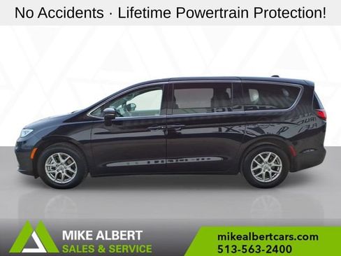 Used 2024 Chrysler Pacifica Touring-L FWD image 4