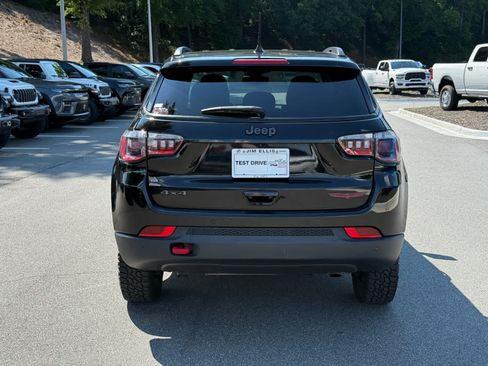 Used 2024 Jeep Compass Trailhawk AWD/4WD image 4