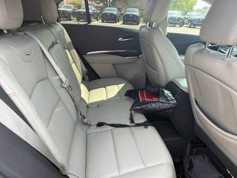 Used 2022 Cadillac XT4 Luxury w/ Cold Weather Package FWD image 10