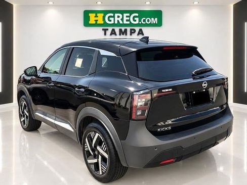 Used 2025 Nissan Kicks SV FWD image 2