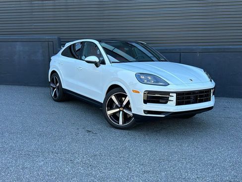 Certified 2025 Porsche Cayenne Coupe image 12