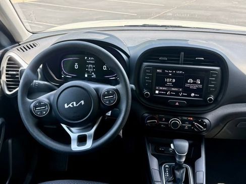 Used 2025 Kia Soul LX w/ LX Technology Package image 19