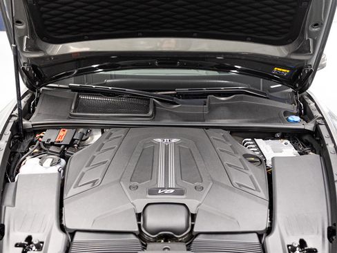 Used 2021 Bentley Bentayga image 37