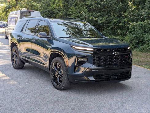 New 2027 Chevrolet Traverse RS FWD image 2